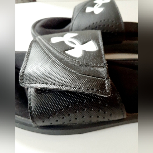 Under Armour Black and White Slide Sandals With Cushioned Insole Size 8 - Picture 3 of 5